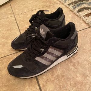 Adidas sneaker no box